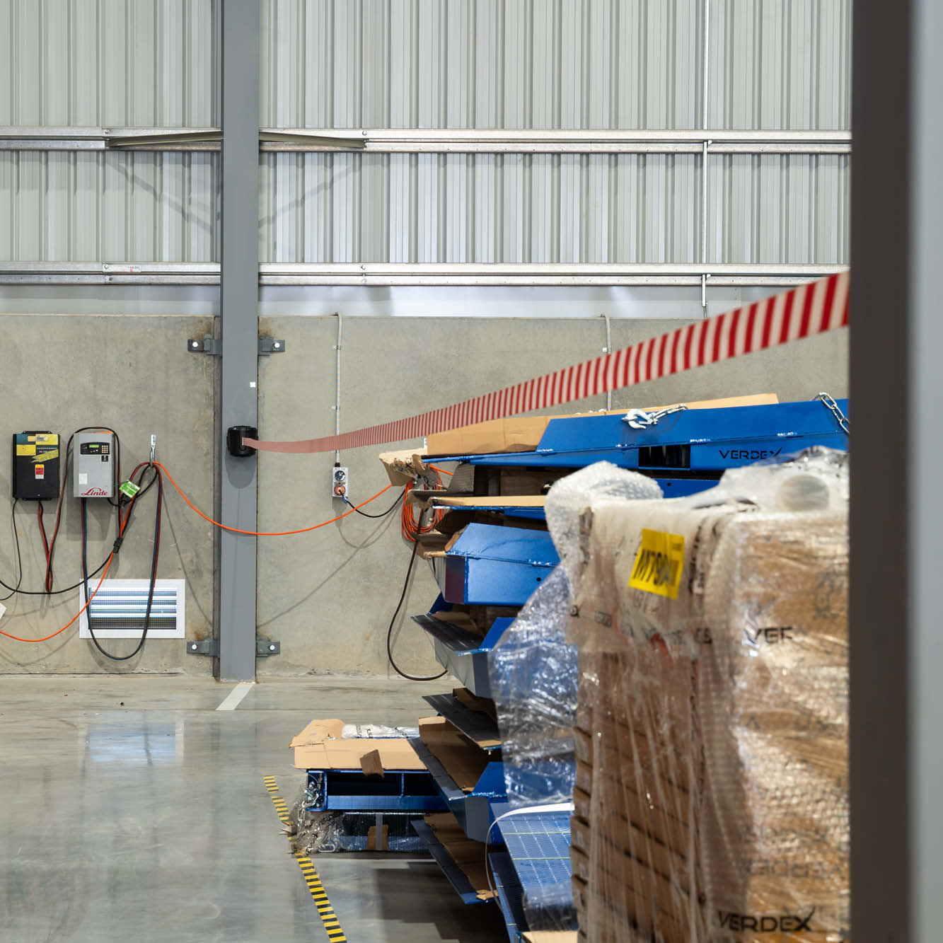 20m Retractable Belt Barrier - Red/White 