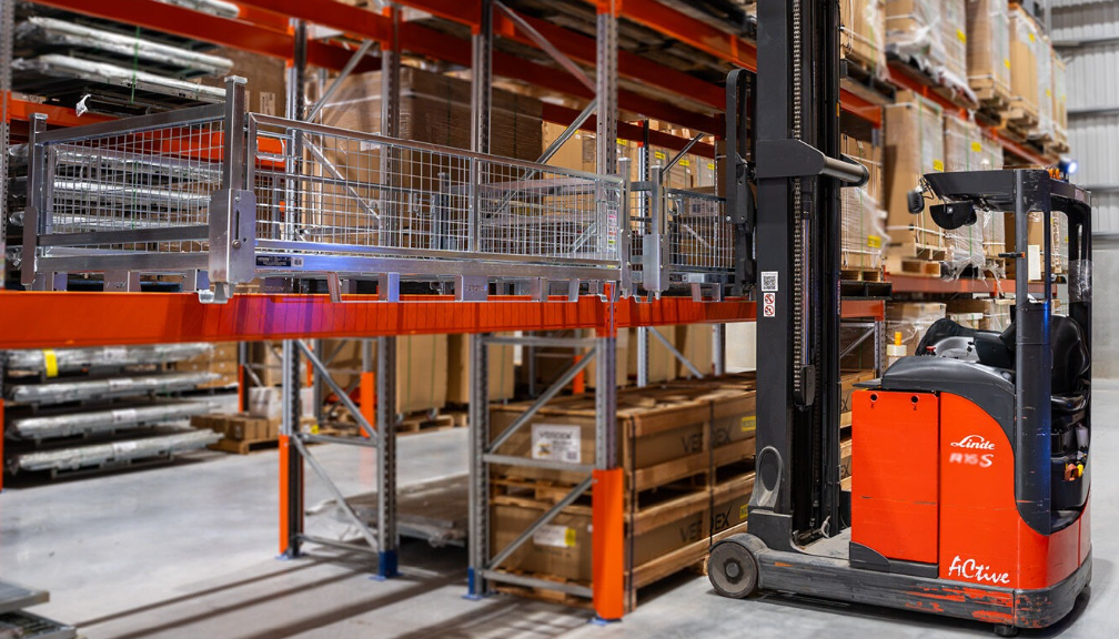 Double Width Storage Cage Low Height Lifted By Forklift Pallet Racking