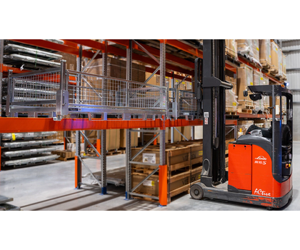 Stillage Cages vs Pallet Racking for Businesses | Verdex